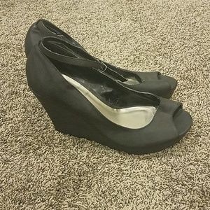 Torrid Size 12 womens wedges.